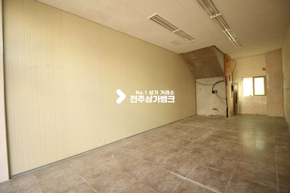 전북 전주덕진구 중동 중동 혁신도시 대로변에 위치한 상가 점포 임대 월세 매물번호 10942 사진 1
