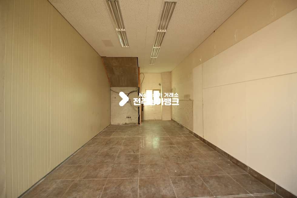 전북 전주덕진구 중동 중동 혁신도시 대로변에 위치한 상가 점포 임대 월세 매물번호 10942 사진 2
