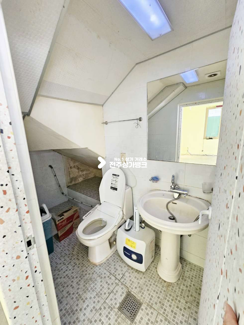 전북 전주완산구 효자동3가 V문학초부근V19평V즉시입주가능V실링팬 월세 매물번호 17610 사진 5