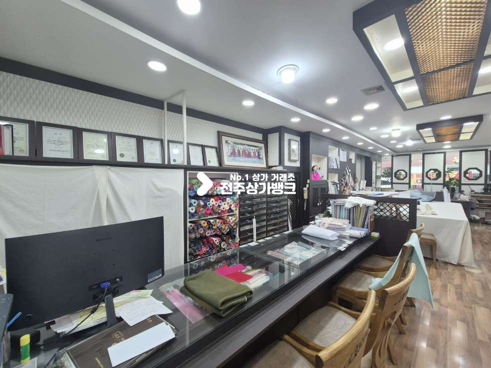 전북 전주완산구 중앙동3가 ○시내 웨딩의거리 한복집 추천! 타업종 전환가능! 권리금없음.○ 월세 매물번호 17564 사진 4