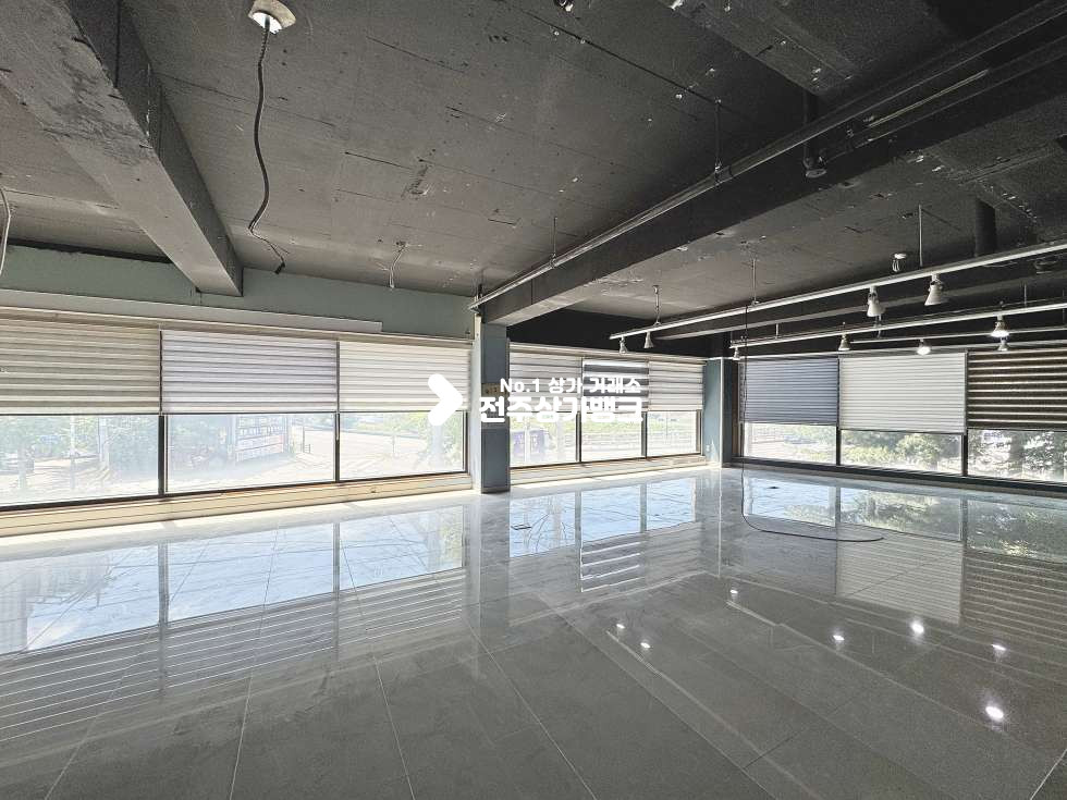 전북 전주완산구 서신동 서신동 통창에 완벽한 인테리어까지 월세 매물번호 17612 사진 3
