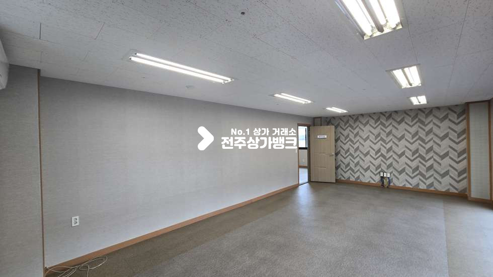 전북 전주덕진구 금암동 고속버스터미널부근 69평형대 가격저렴한 4층상가 내부룸분리 되어있음 즉시사용가능 ! 월세 매물번호 17616 사진 8
