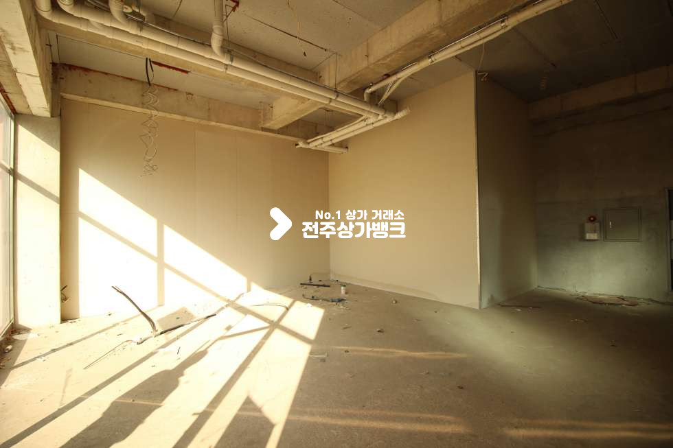 전북 전주덕진구 중동 중동 혁신 주택가에 위치한 1층 상가 입니다. 월세 매물번호 10946 사진 2