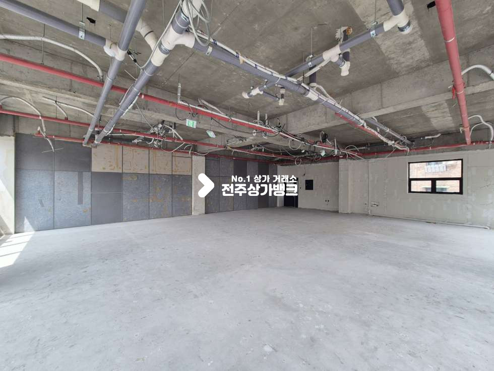 전북 전주덕진구 송천동2가 ○송천동 유동인구 많은 메인거리 2층 상가. 학원,운동시설 추천○ 월세 매물번호 16155 사진 3