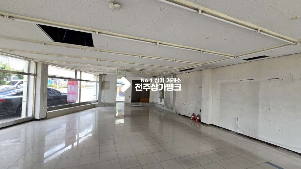 전북 전주완산구 삼천동1가 삼천동 효문여중부근 유동인구많아 가시성좋은 1층상가 즉시입주가능 ! 월세 매물번호 17650 사진 2