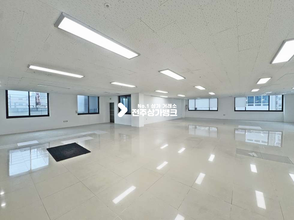 전북 전주완산구 효자동2가 신시가지 화이트톤의 80평대 사무실 공실나왔습니다 엘베,화장실 분리 월세 매물번호 17656 사진 2