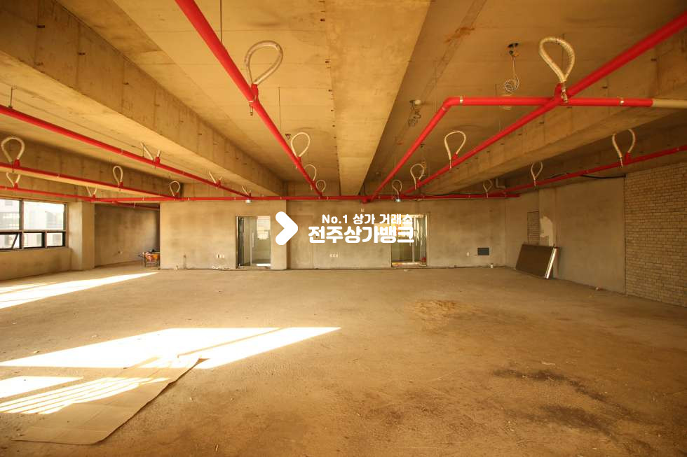 전북 전주덕진구 중동 중동 혁신도시 대로변 사거리 2층통으로 임대 합니다. 분할도 가능 합니다. 월세 매물번호 10947 사진 1