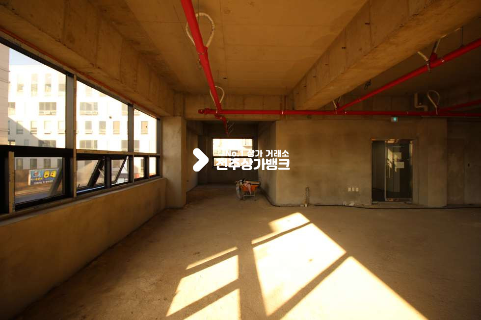 전북 전주덕진구 중동 중동 혁신도시 대로변 사거리 2층통으로 임대 합니다. 분할도 가능 합니다. 월세 매물번호 10947 사진 4
