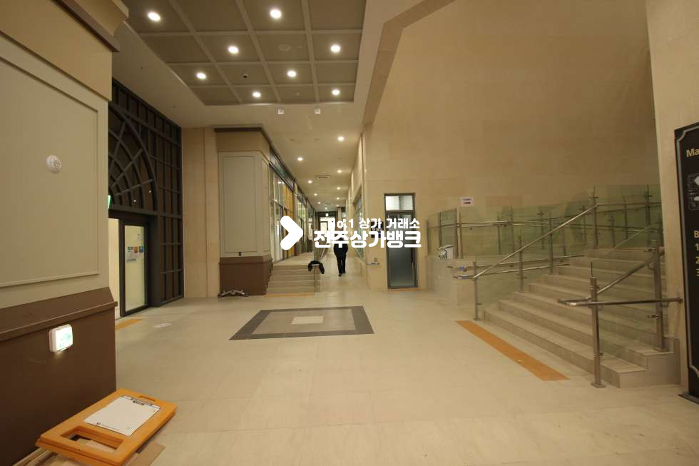 전북 전주덕진구 장동 중동 혁신도시의 중심 대방디엠시티 1층 입구자리 상가 임대 합니다. 월세 매물번호 10950 사진 4