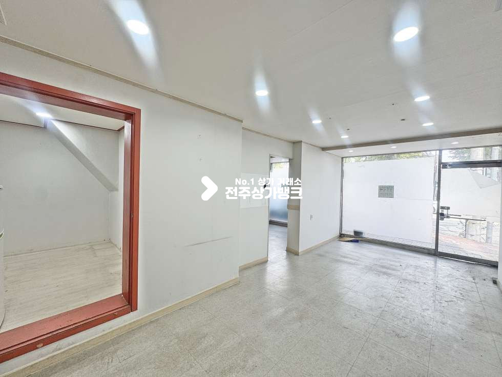 전북 전주완산구 효자동3가 이동교 부근 컨디션 좋은 상가 나왔습니다 평수는 넓고 월세는 저렴하고 월세 매물번호 17691 사진 1