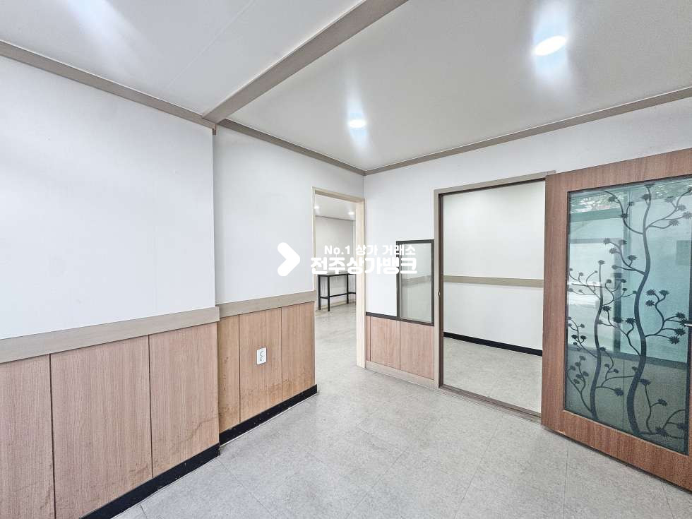 전북 전주완산구 효자동3가 이동교 부근 컨디션 좋은 상가 나왔습니다 평수는 넓고 월세는 저렴하고 월세 매물번호 17691 사진 4