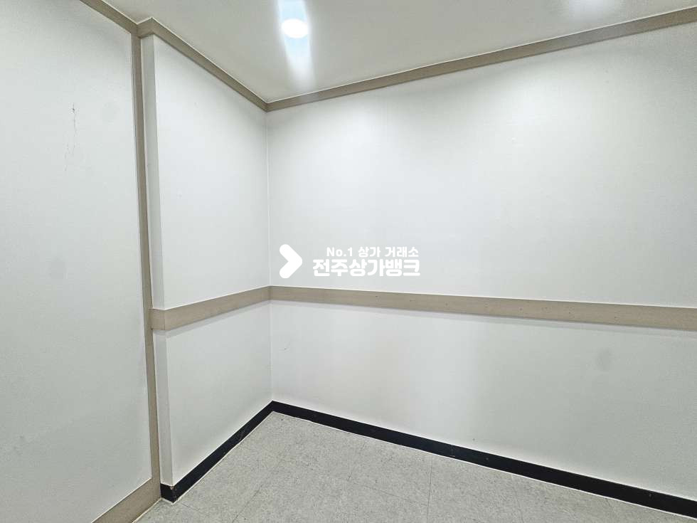 전북 전주완산구 효자동3가 이동교 부근 컨디션 좋은 상가 나왔습니다 평수는 넓고 월세는 저렴하고 월세 매물번호 17691 사진 5