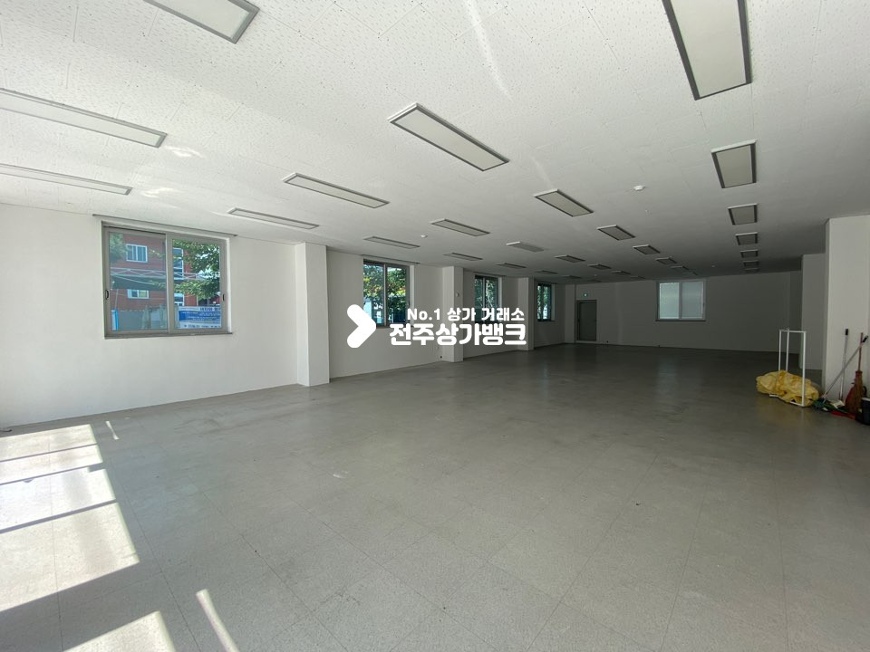 전북 전주덕진구 인후동1가 안골 롯데리아옆 1층상가매물(테라스보유) 월세 매물번호 10648 사진 2