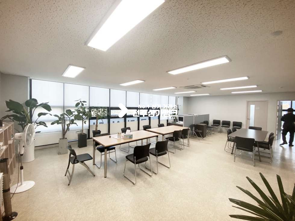 전북 전주완산구 효자동3가 위치좋은 상가 매물 추천 합니다(냉난방기.칸막이/ 무권리금 양도) 월세 매물번호 11489 사진 2