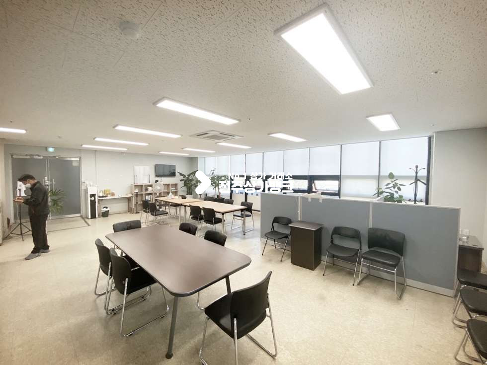 전북 전주완산구 효자동3가 위치좋은 상가 매물 추천 합니다(냉난방기.칸막이/ 무권리금 양도) 월세 매물번호 11489 사진 3