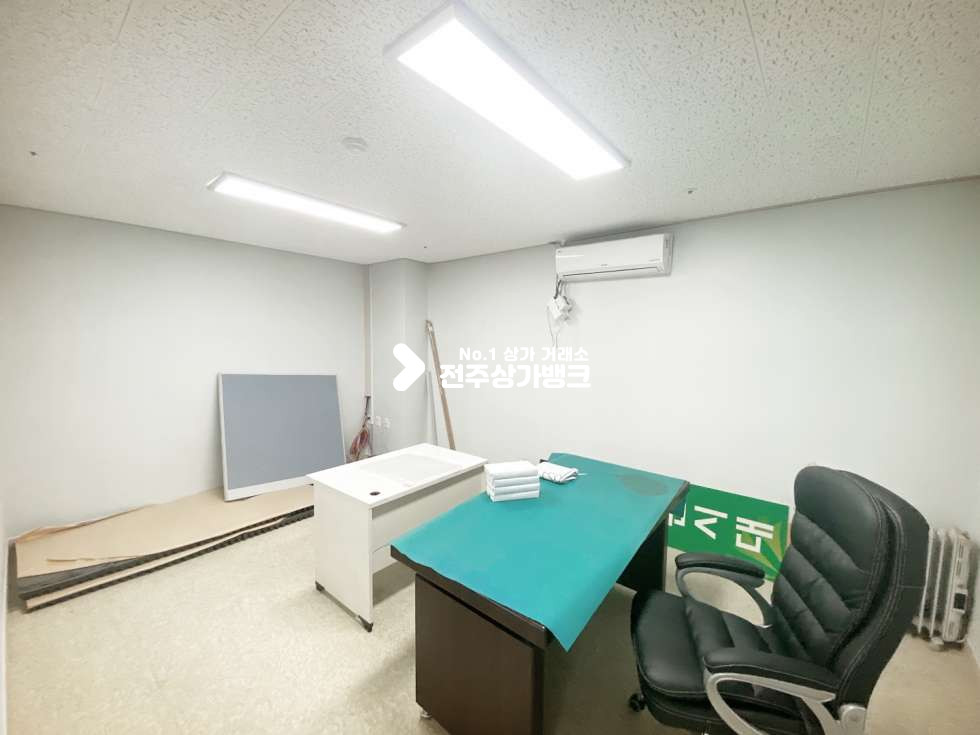 전북 전주완산구 효자동3가 위치좋은 상가 매물 추천 합니다(냉난방기.칸막이/ 무권리금 양도) 월세 매물번호 11489 사진 4