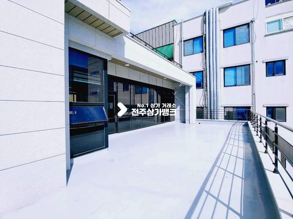 전북 전주완산구 효자동2가 넓은 공간 넓은 테라스 까지 월세 매물번호 11362 사진 1