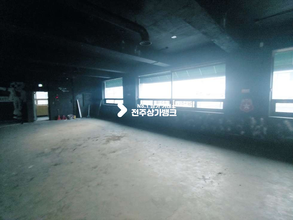 전북 전주완산구 중화산동2가 <<추천업종 >>감성주점, bar, 음식점 월세 매물번호 11584 사진 2