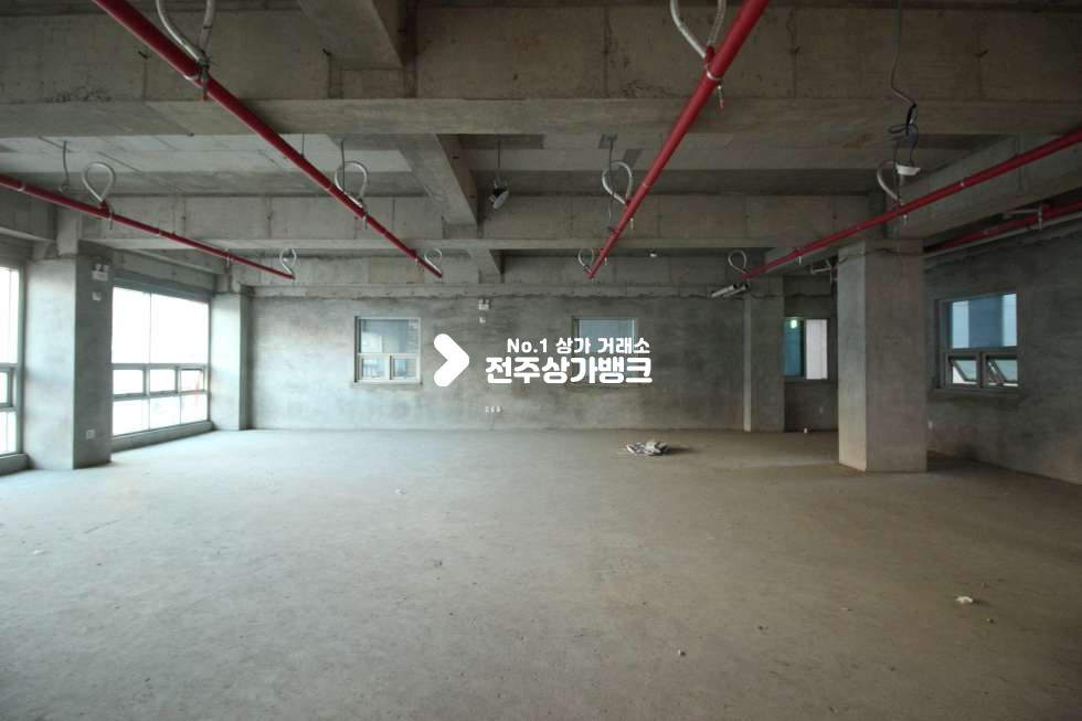 전북 완주군 이서면 갈산리 혁신도시 중심상권 대로변에 위치한 상가 매물입니다. 강력 추천드리는 자리!!! 월세 매물번호 10953 사진 1