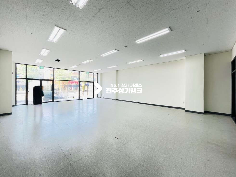 전북 전주덕진구 금암동 ✅추천업종✅✧대로변위치✧카페추천, 자유업종가능✧ 월세 매물번호 11794 사진 3