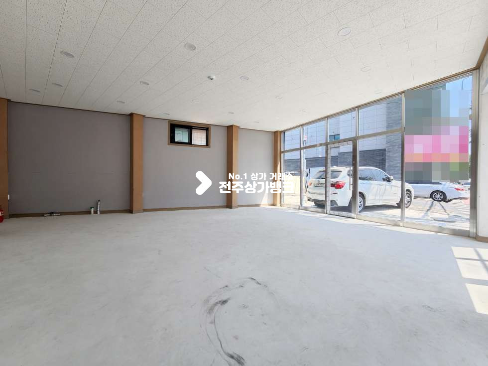 전북 전주완산구 중화산동2가 ✧첫입주 상가 ✧모서리 위치 ✧카페, 미용실 추천 ✧ 월세 매물번호 11820 사진 4