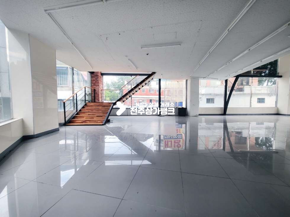 전북 전주덕진구 금암동 ✅복층구조✅53평대✧✧대로변1층상가 ✧✧자유업종 추천~~!! (복층은 20평대 입니다) 월세 매물번호 11848 사진 5