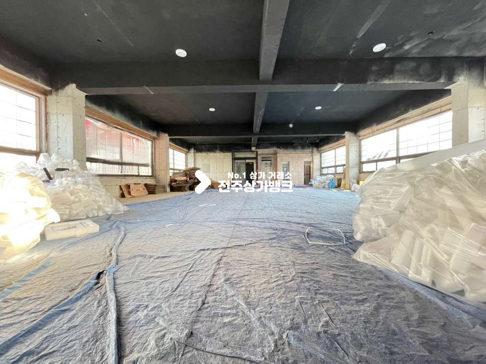 전북 전주완산구 서신동 ✅추천업종✅ ✧✧서신동✧✧기둥없는✧✧70평대✧✧대로변2층✧✧스포츠시설✧✧위치 최고✧✧추천매물✧✧ 월세 매물번호 11998 사진 4