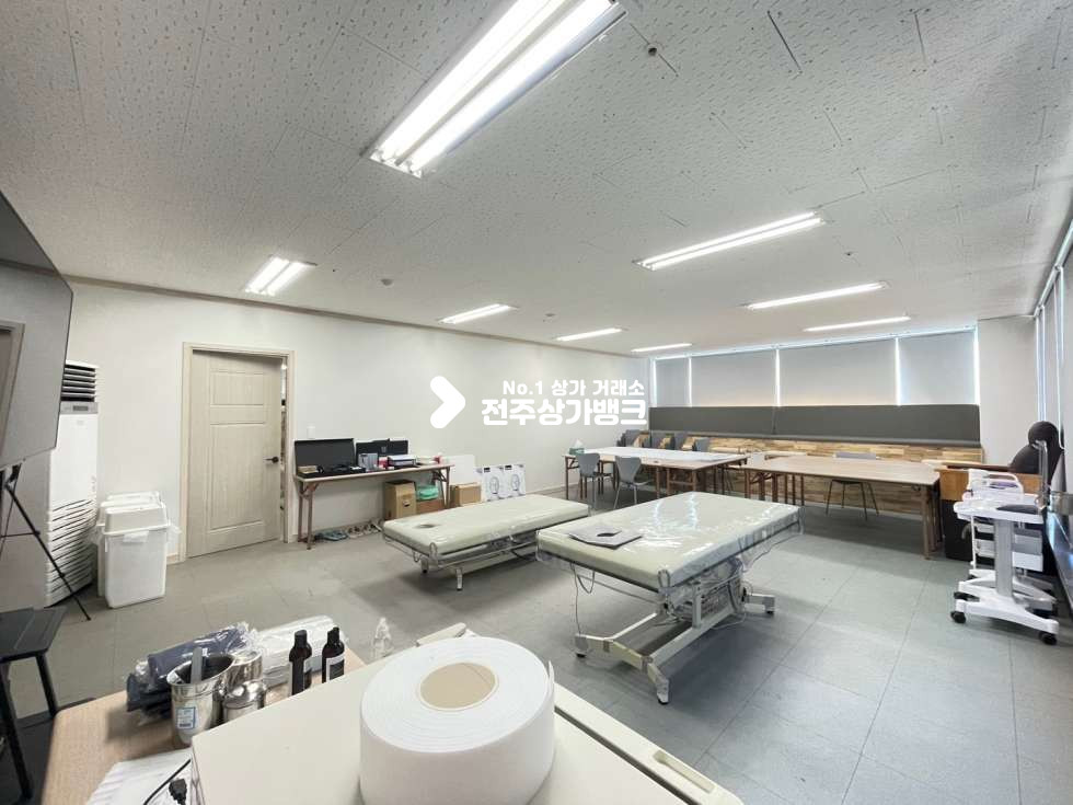 전북 전주완산구 효자동3가 네일도매납품업 거래처까지 양도양수 왁싱및 미용교육가능 월세 매물번호 12017 사진 14