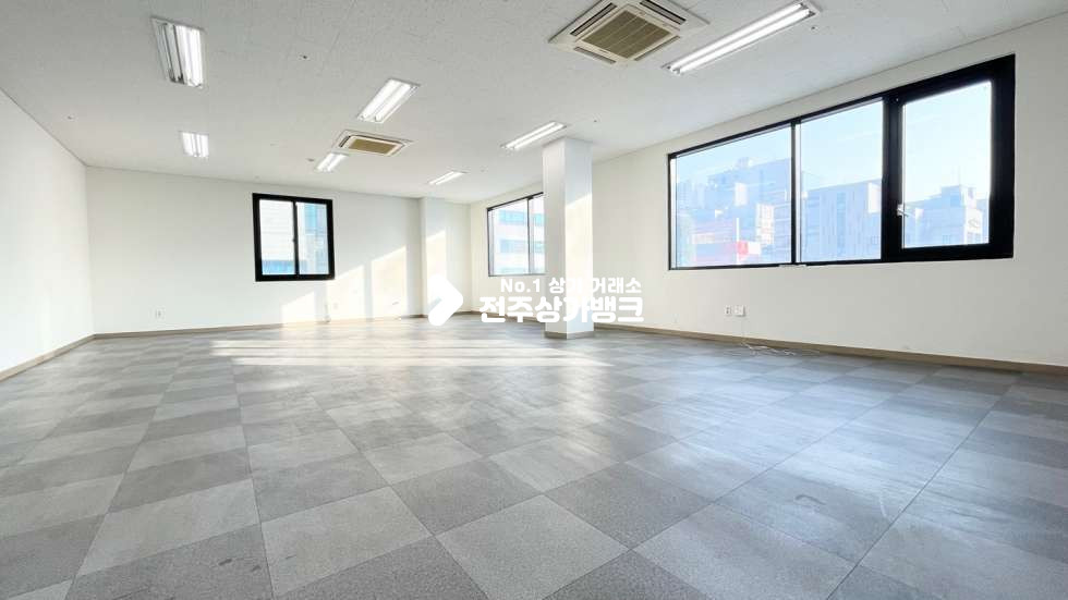 전북 전주완산구 효자동2가 ✧✧채광좋은 ✧✧3층사무실,세미나실,교육실✧✧자유업종추천✧✧냉난방기설치됨 월세 매물번호 12213 사진 1