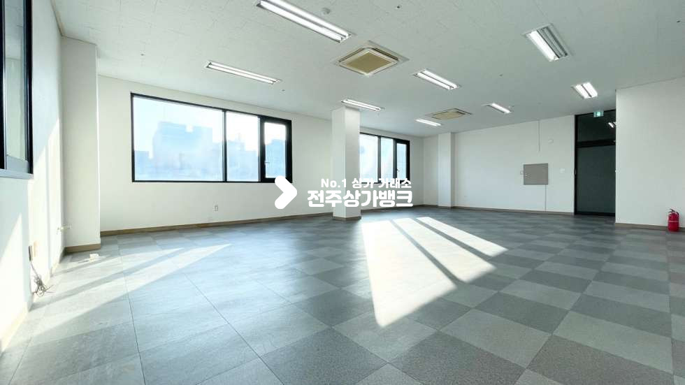 전북 전주완산구 효자동2가 ✧✧채광좋은 ✧✧3층사무실,세미나실,교육실✧✧자유업종추천✧✧냉난방기설치됨 월세 매물번호 12213 사진 2