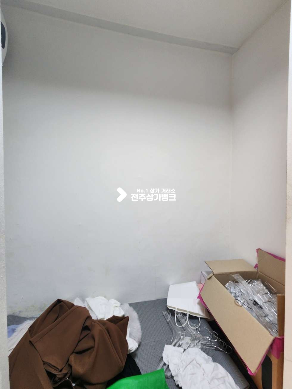 전북 전주완산구 고사동 고사동 저렴한 월세 , 시설 잘되어있는 의류샵 입니다. 월세 매물번호 12325 사진 8