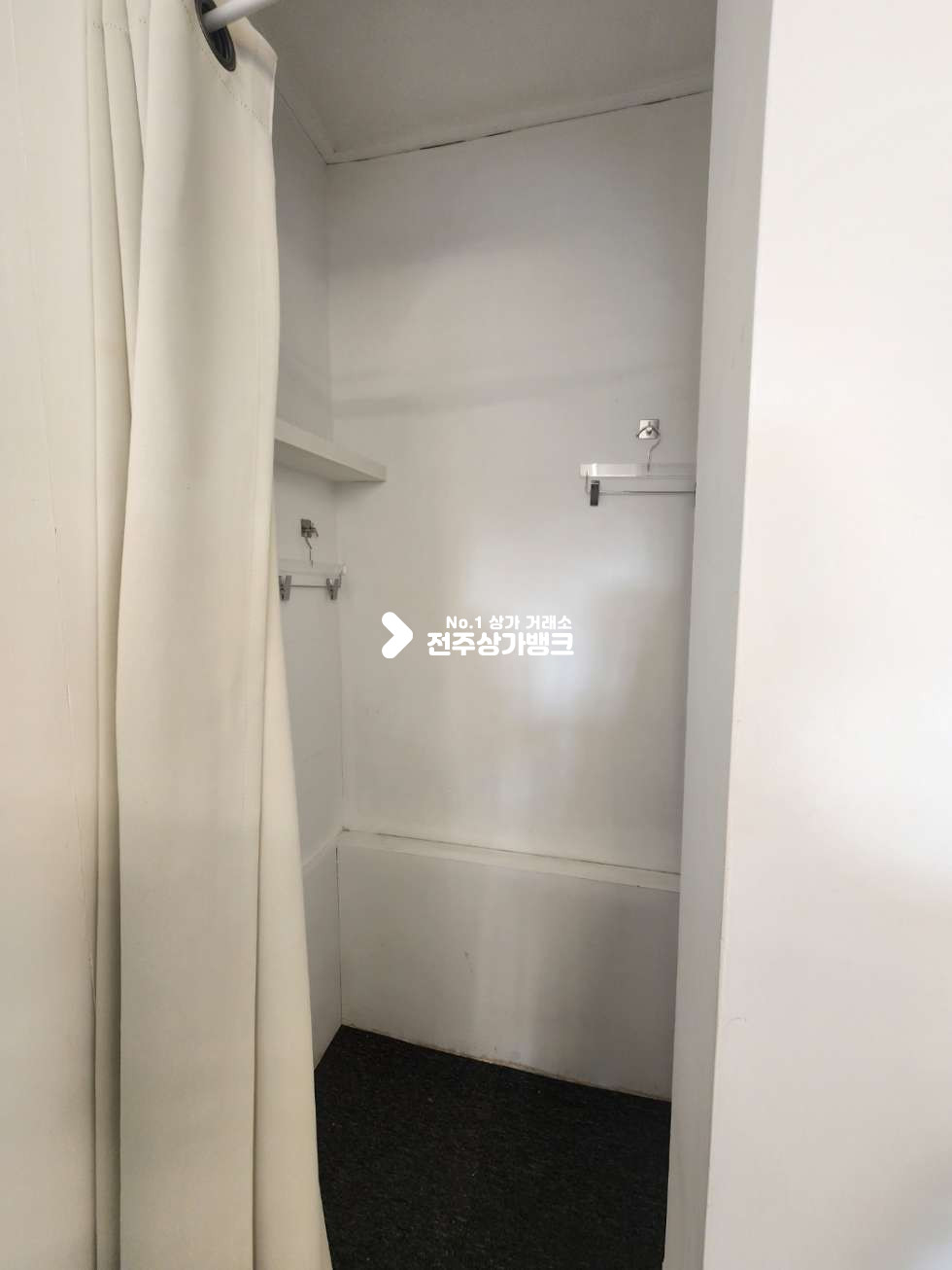 전북 전주완산구 고사동 고사동 저렴한 월세 , 시설 잘되어있는 의류샵 입니다. 월세 매물번호 12325 사진 9