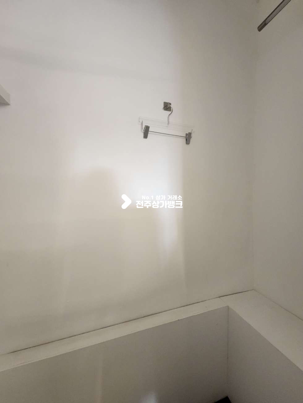 전북 전주완산구 고사동 고사동 저렴한 월세 , 시설 잘되어있는 의류샵 입니다. 월세 매물번호 12325 사진 10