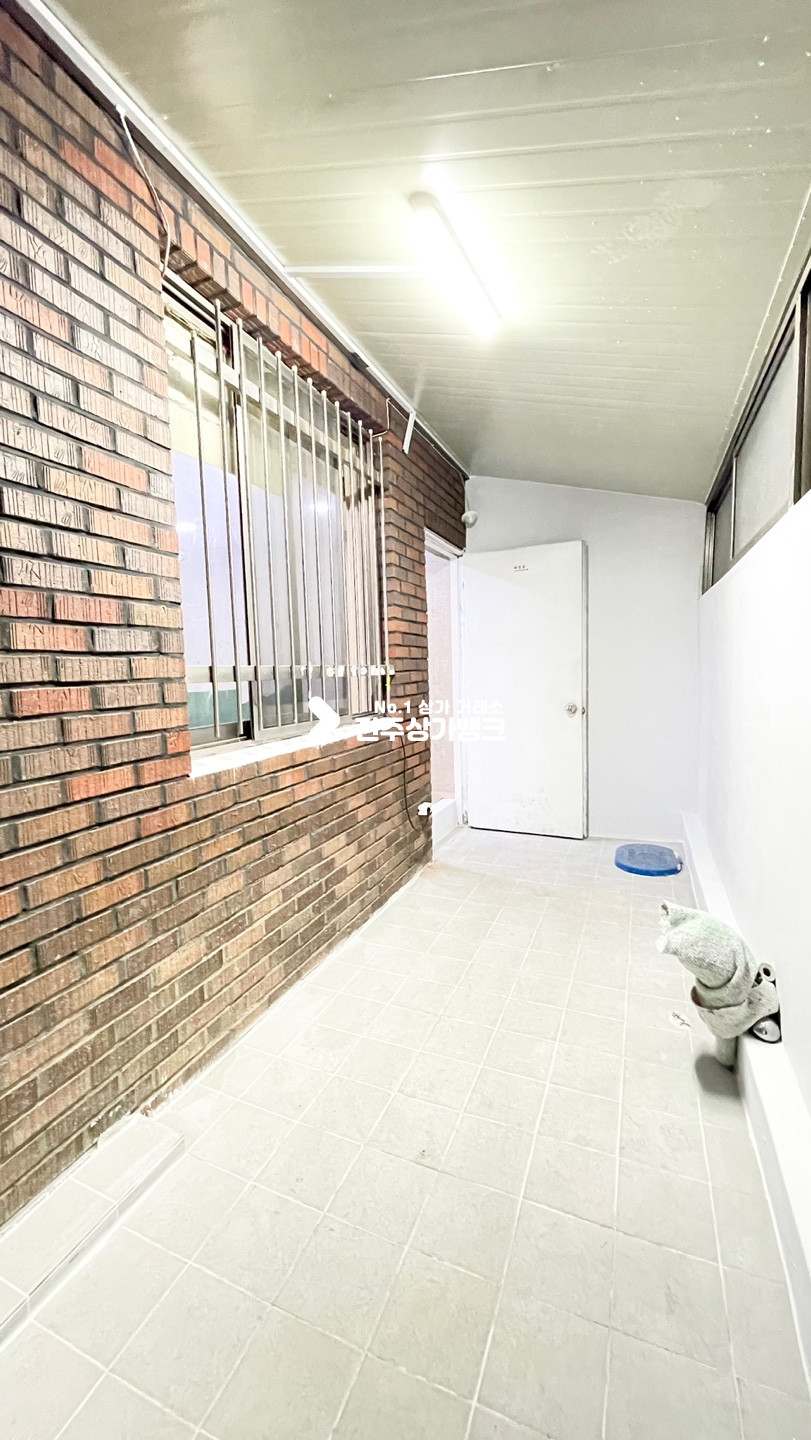 전북 전주완산구 서신동 ✔서신동✔모서리1층✔23평상가✔사무실,공방✔자유업종추천✔화장실✔수도시설✔있어요~! 월세 매물번호 12337 사진 15