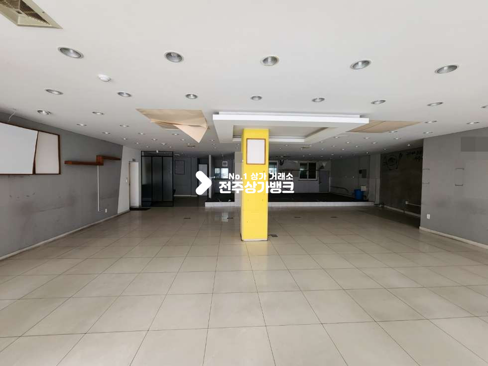 전북 전주완산구 경원동1가 경원동 대로변 상가 대형평수의 즉시입주 가능합니다. 월세 매물번호 12344 사진 2