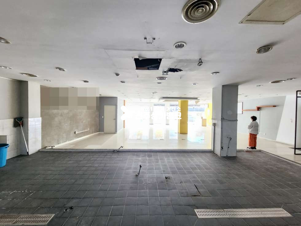 전북 전주완산구 경원동1가 경원동 대로변 상가 대형평수의 즉시입주 가능합니다. 월세 매물번호 12344 사진 6
