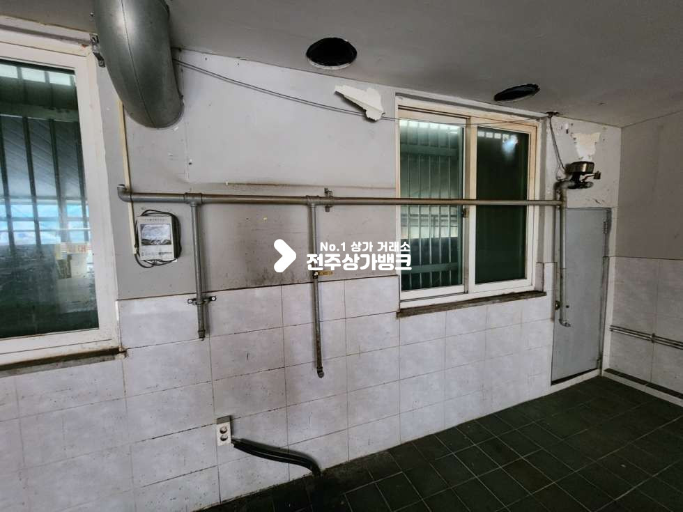 전북 전주완산구 경원동1가 경원동 대로변 상가 대형평수의 즉시입주 가능합니다. 월세 매물번호 12344 사진 8