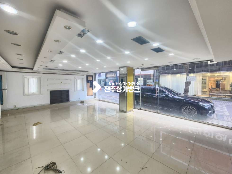 전북 전주완산구 중앙동3가 중앙동 웨리단길 지하까지 사용가능한 상가 즉시입주 가능합니다. 월세 매물번호 12347 사진 1