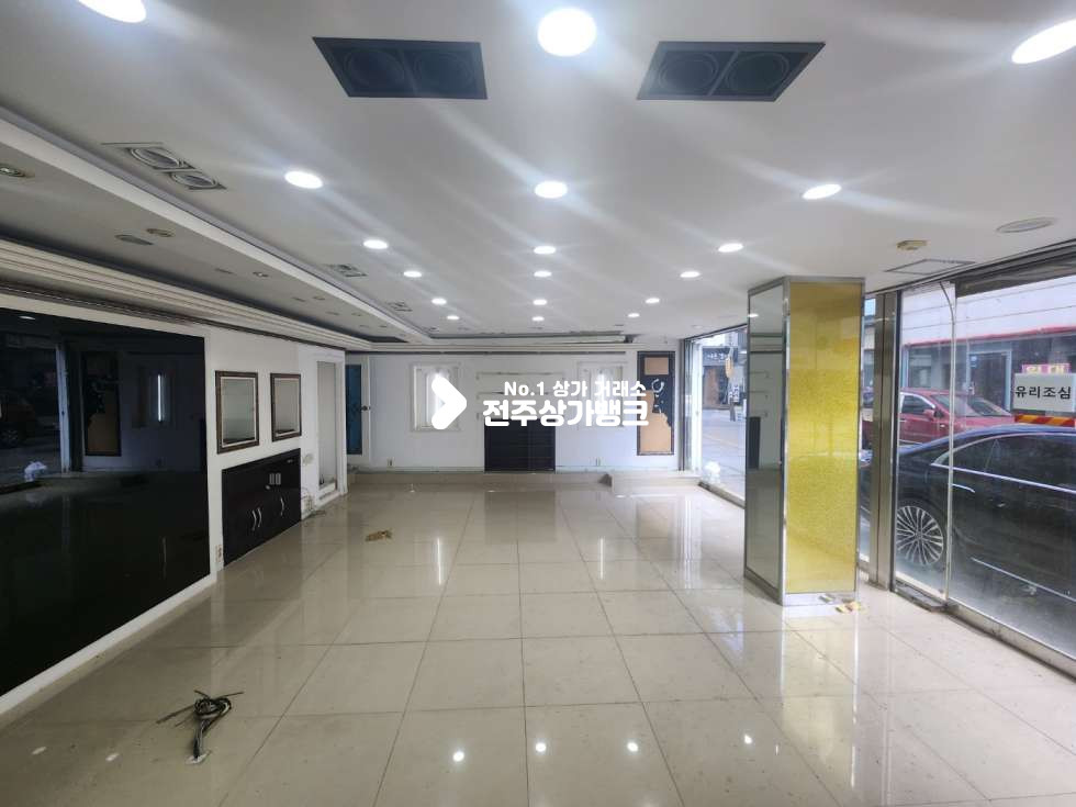 전북 전주완산구 중앙동3가 중앙동 웨리단길 지하까지 사용가능한 상가 즉시입주 가능합니다. 월세 매물번호 12347 사진 2