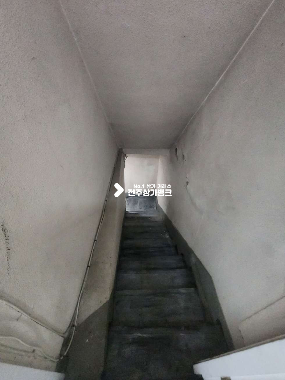 전북 전주완산구 중앙동3가 중앙동 웨리단길 지하까지 사용가능한 상가 즉시입주 가능합니다. 월세 매물번호 12347 사진 8