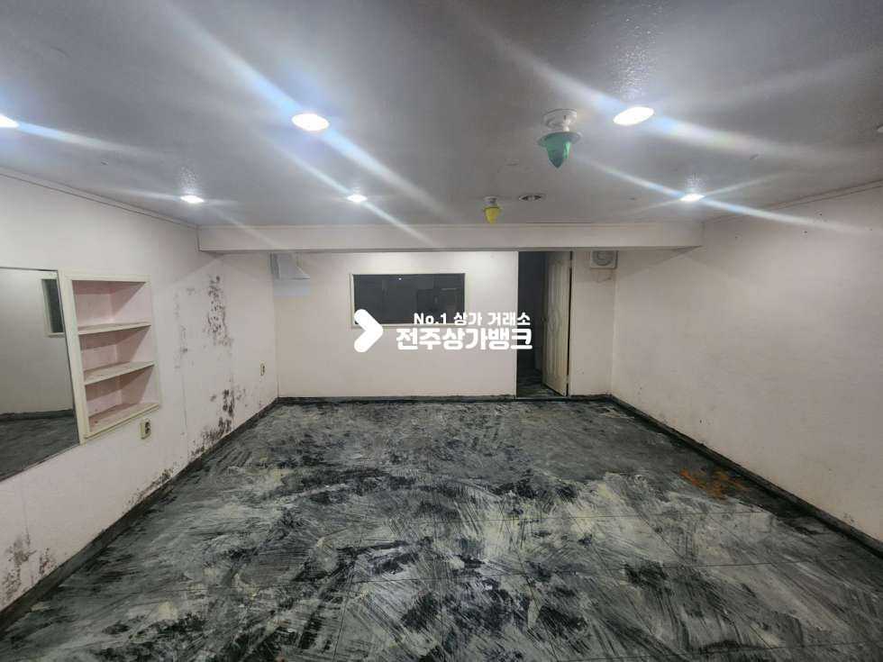 전북 전주완산구 중앙동3가 중앙동 웨리단길 지하까지 사용가능한 상가 즉시입주 가능합니다. 월세 매물번호 12347 사진 10