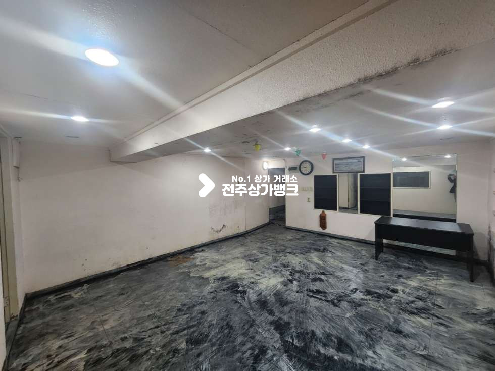 전북 전주완산구 중앙동3가 중앙동 웨리단길 지하까지 사용가능한 상가 즉시입주 가능합니다. 월세 매물번호 12347 사진 12