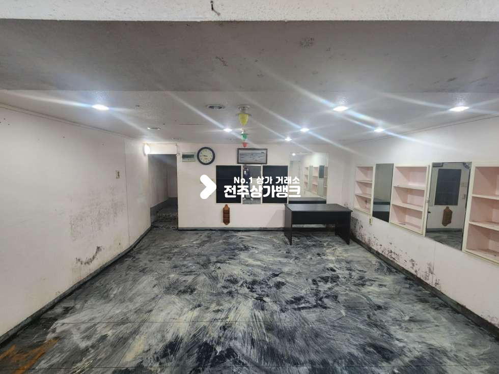 전북 전주완산구 중앙동3가 중앙동 웨리단길 지하까지 사용가능한 상가 즉시입주 가능합니다. 월세 매물번호 12347 사진 13