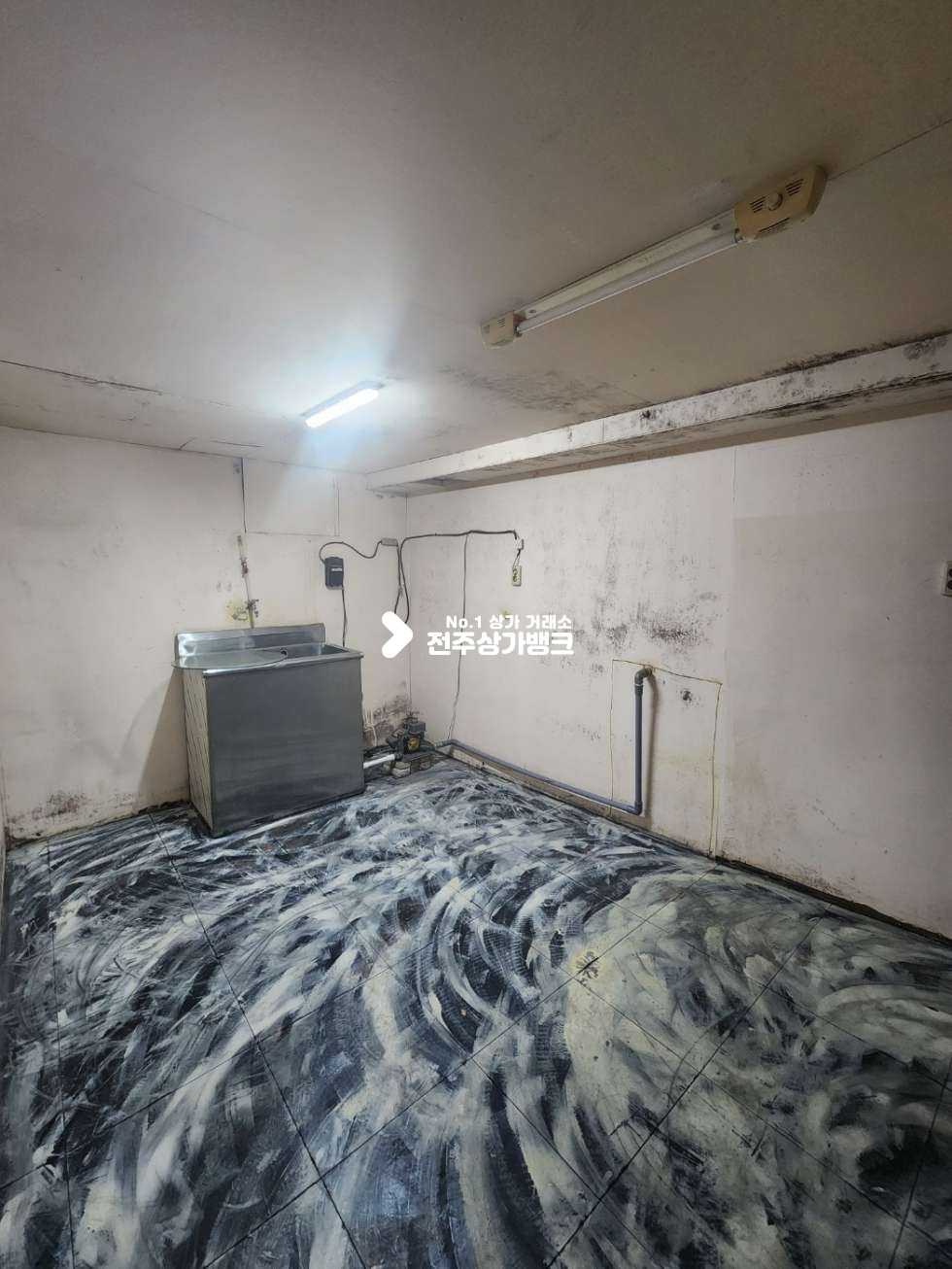 전북 전주완산구 중앙동3가 중앙동 웨리단길 지하까지 사용가능한 상가 즉시입주 가능합니다. 월세 매물번호 12347 사진 15