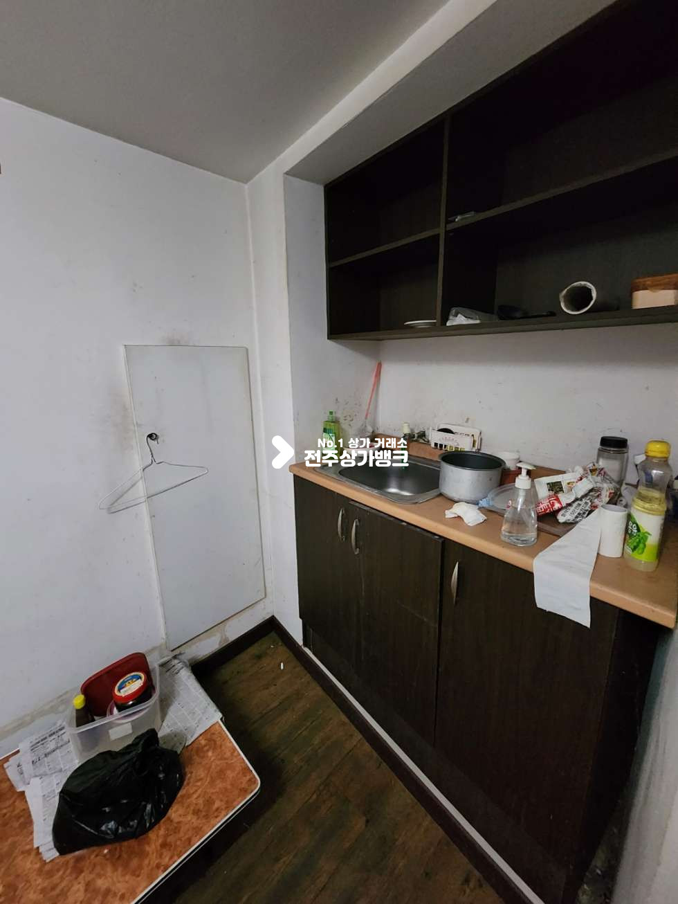 전북 전주완산구 경원동1가 객사대로변 16평 상가 즉시입주 가능합니다. 월세 매물번호 12379 사진 8