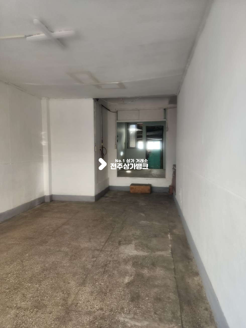 전북 전주완산구 풍남동2가 풍남동 한옥마을 입구쪽의 11평 저렴한 월세 즉시입주 가능합니다. 월세 매물번호 12381 사진 3