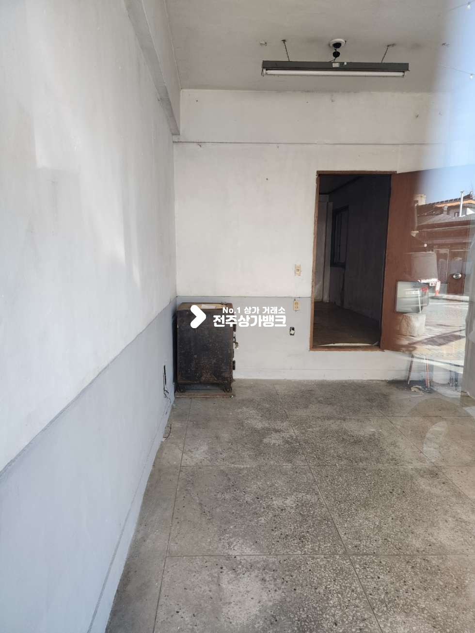 전북 전주완산구 풍남동2가 한옥마을 초입쪽 저렴한 상가 즉시입주 가능합니다. 월세 매물번호 12382 사진 1