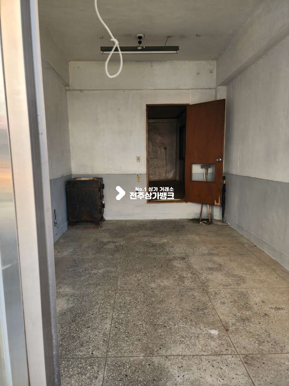전북 전주완산구 풍남동2가 한옥마을 초입쪽 저렴한 상가 즉시입주 가능합니다. 월세 매물번호 12382 사진 2