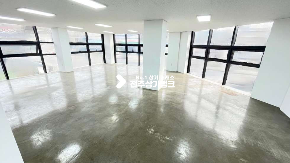 전북 전주완산구 중노송동 ✔️채광좋은✔️대로변2층✔️광고효과좋은상가✔️사무실로사용하실분✔️적극추천✔️탕비실있어요~ 월세 매물번호 12314 사진 3