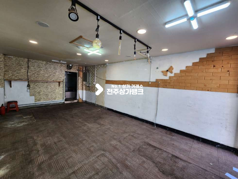 전북 전주완산구 효자동1가 서부시장내 1층상가 즉시입주 가능합니다. 월세 매물번호 12412 사진 2